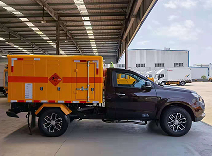 鹤城爆破器材运输车