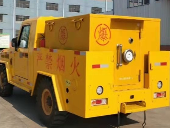 鹤城凯龙爆破器材运输车：保障爆破任务的安全运行